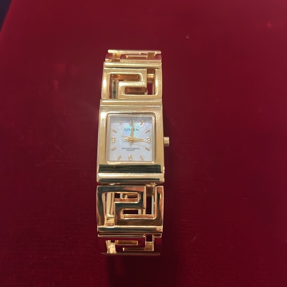 Vintage Gruen Mother of Pearl Genuine Diamond Quartz Ladies Watch